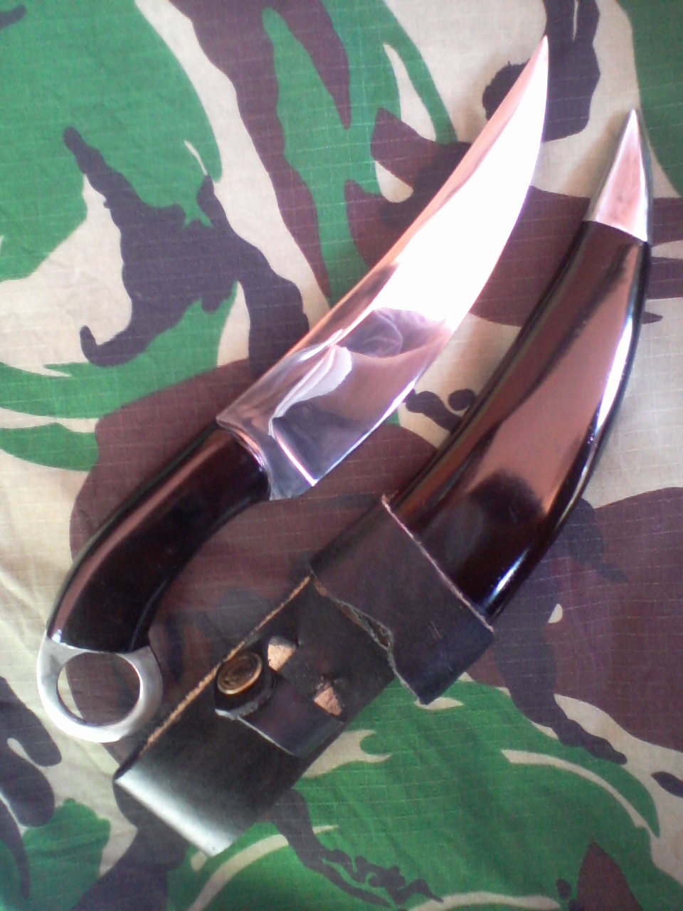 baja pisau unkarambit baja pisau unkarambit