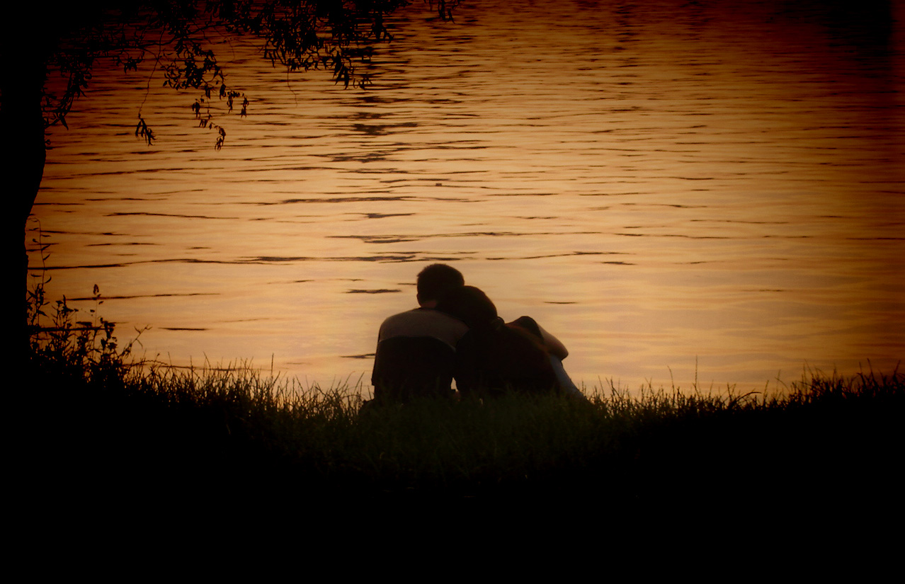 http://3.bp.blogspot.com/-z9kyd4oTdgk/UPbavZftZfI/AAAAAAAAAak/QkpqB2gmlIQ/s1600/in-love-Valentines-day-pictures.jpg
