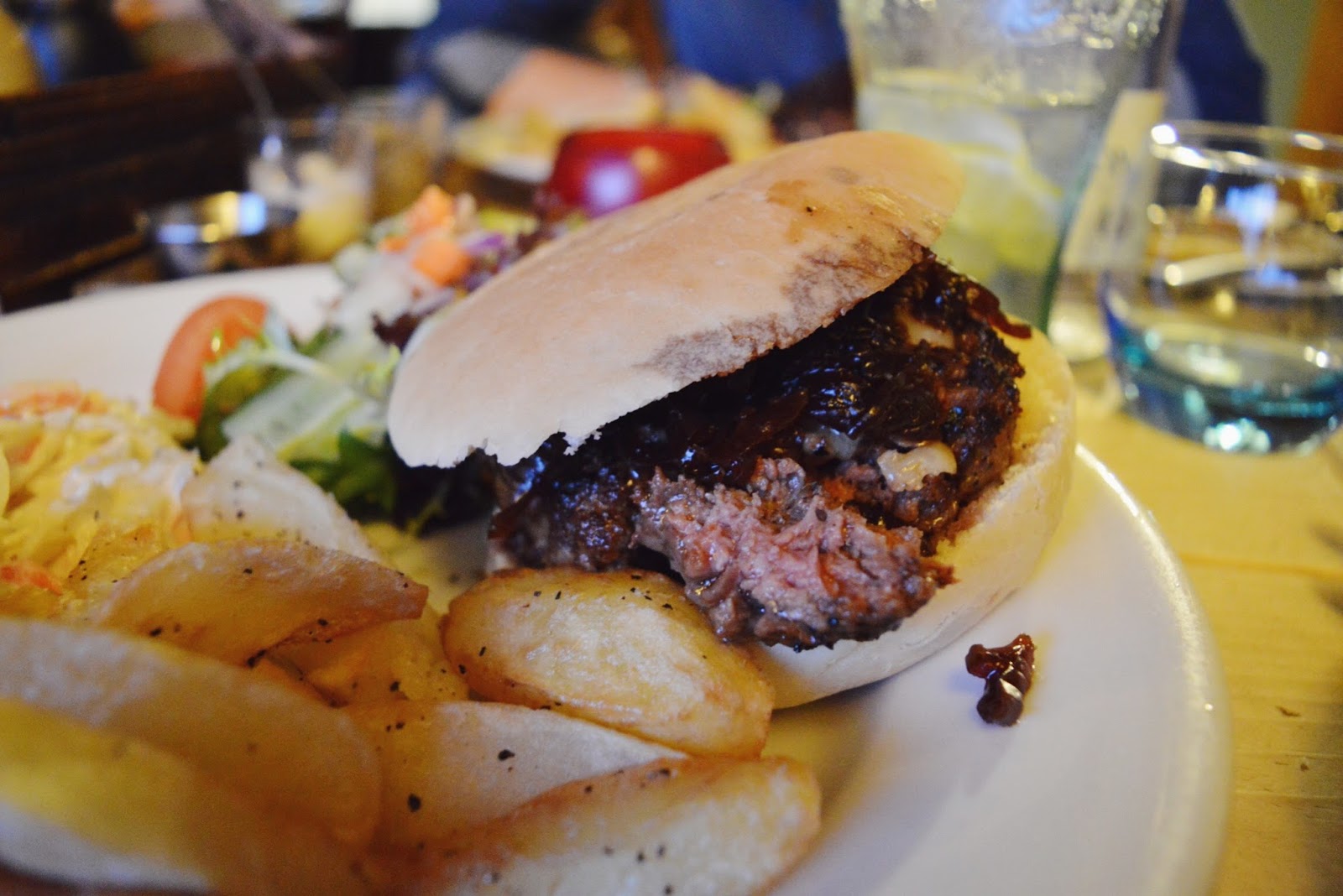 The Three Cups Stockbridge review, food bloggers, FashionFake, burger