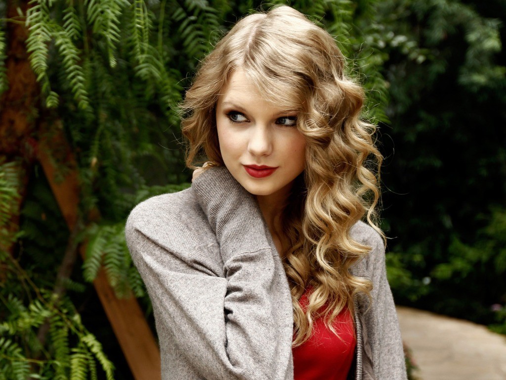 http://3.bp.blogspot.com/-zAOC6a3PA1s/TVeHAK_Y2zI/AAAAAAAANlo/H41Cw488yqw/s1600/Taylor-Swift-Beautiful-Eyes.jpg