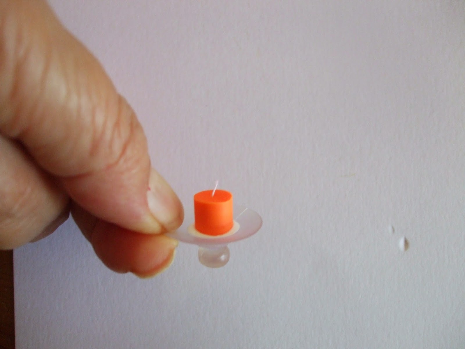 Marianne's Miniverse The easiest way to make mini candles.