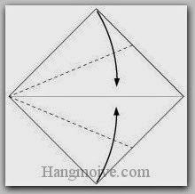 Bước 2: Gấp chéo hai cạnh giấy vào trong. Bước 2: Gấp chéo hai cạnh giấy vào trong.