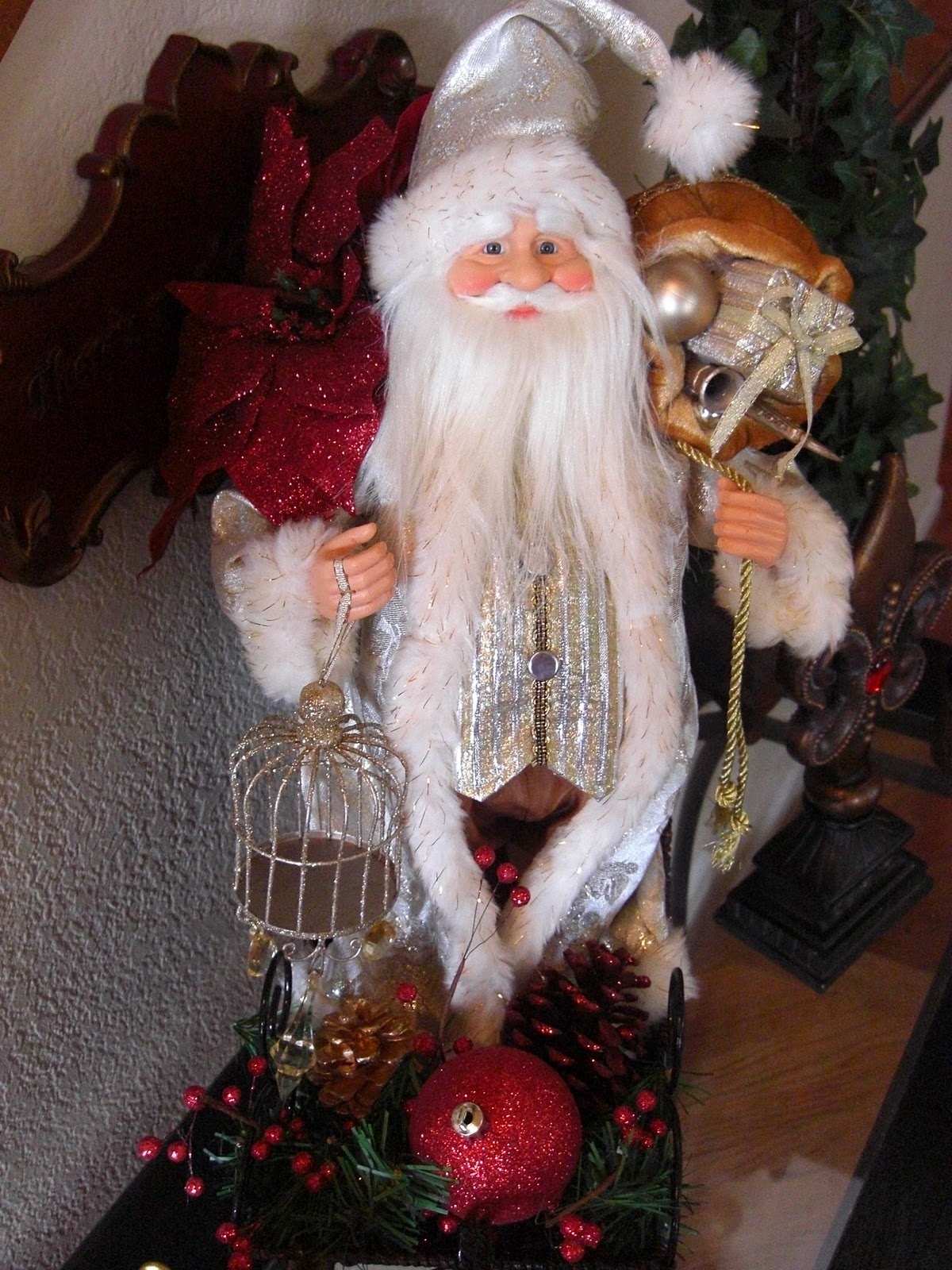 Christmas decorations: holiday decorations & decor No Place Like Our Home: <em><strong>Christmas Foyer 2011</strong></em>