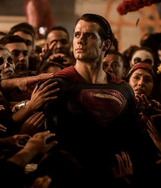 Henry Cavill é Superman/Kal el/Clark Kent