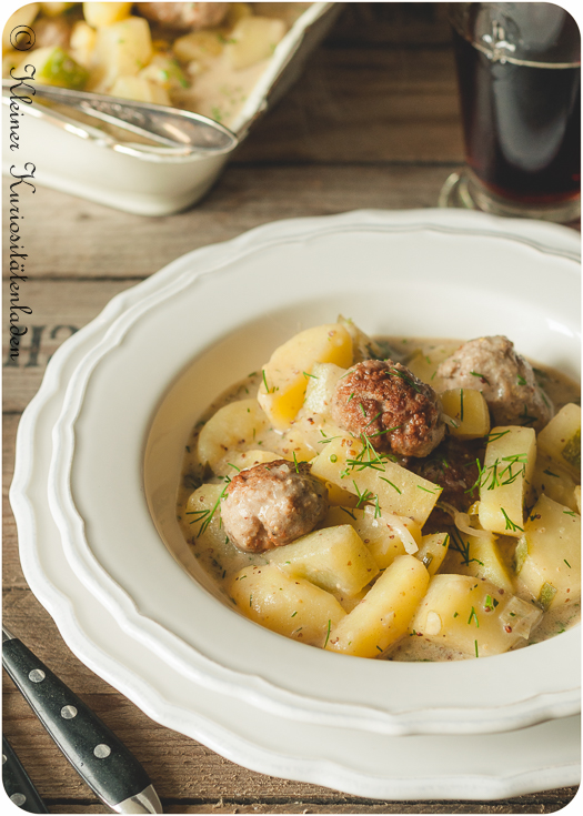 Schmorgurken-Kartoffelragout mit Bratwurstbällchen