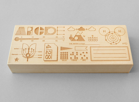 Estuche de lápices grabado con datos científicos | La Guarida Geek