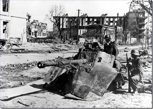 http://3.bp.blogspot.com/-zEipcOVuJw8/UT3NTW8G-HI/AAAAAAAAB6A/0n855HSYfok/s640/Battle-Stalingrad-German-soldiers-Pak-38-anti-tank-gun.jpg