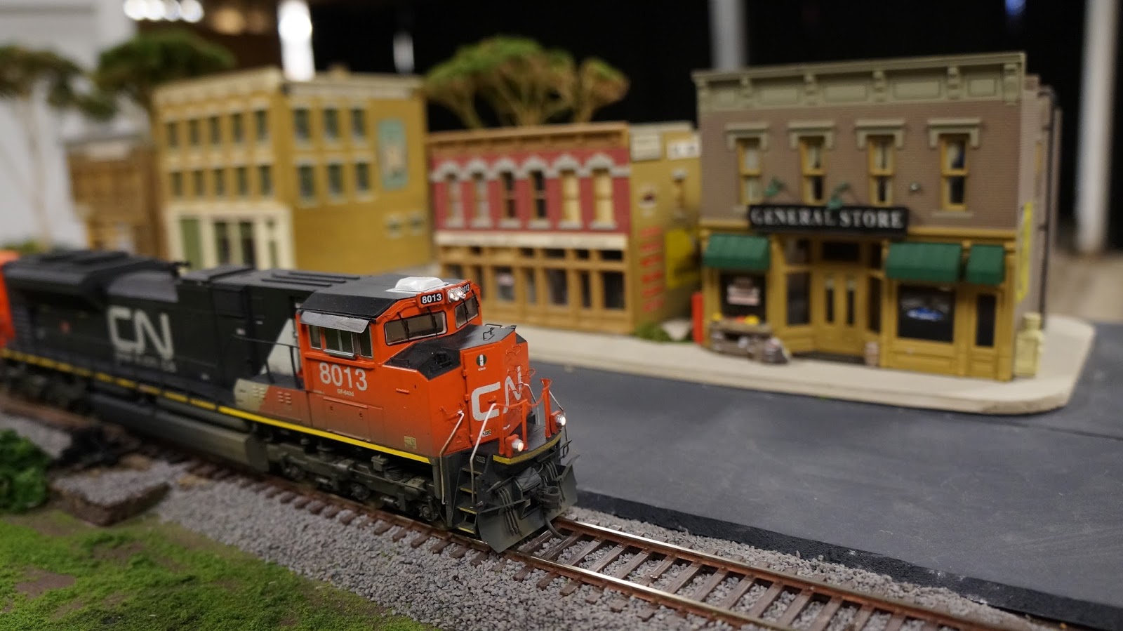 Winnipeg Model Railroad Club FreeMo group displays at Trains N Treasures