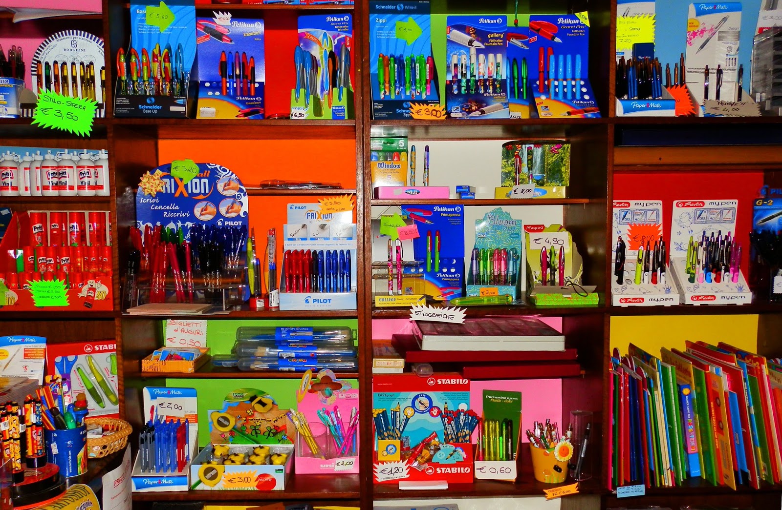 Libreria Saint Etienne: Inizia la scuola: la scelta della penna