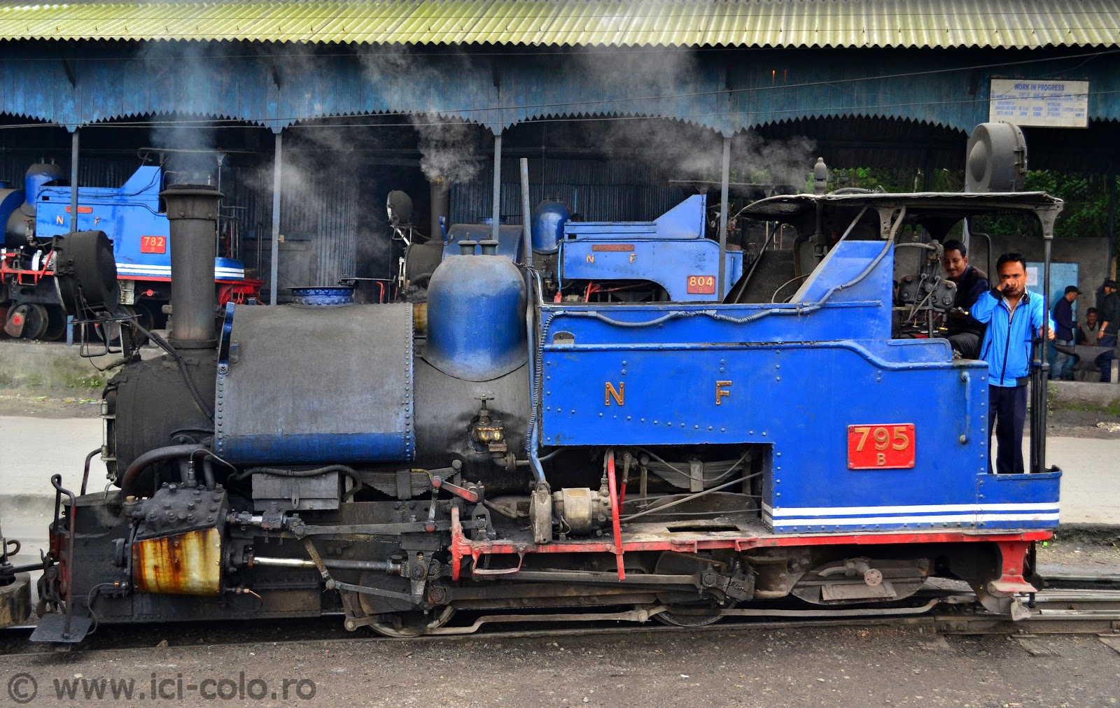 O Mocăniţă Himalayană Toy Train Trenul De Jucărie Din Darjeeling