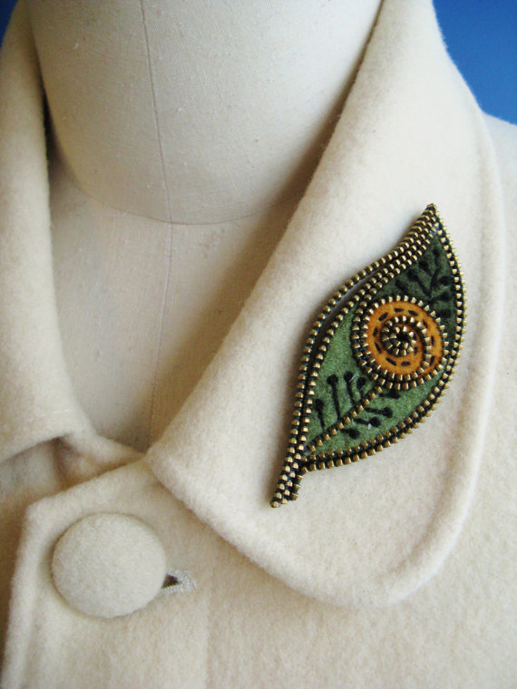Ooh, I've Got Something to Show You! Felt and zipper leaf brooch