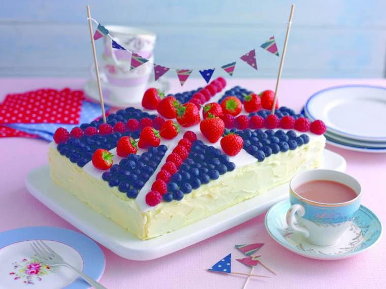 Union Jack Jubilee Cake Creative Mondays Blog Hop….