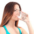 Beber agua sí ayuda a rebajar 