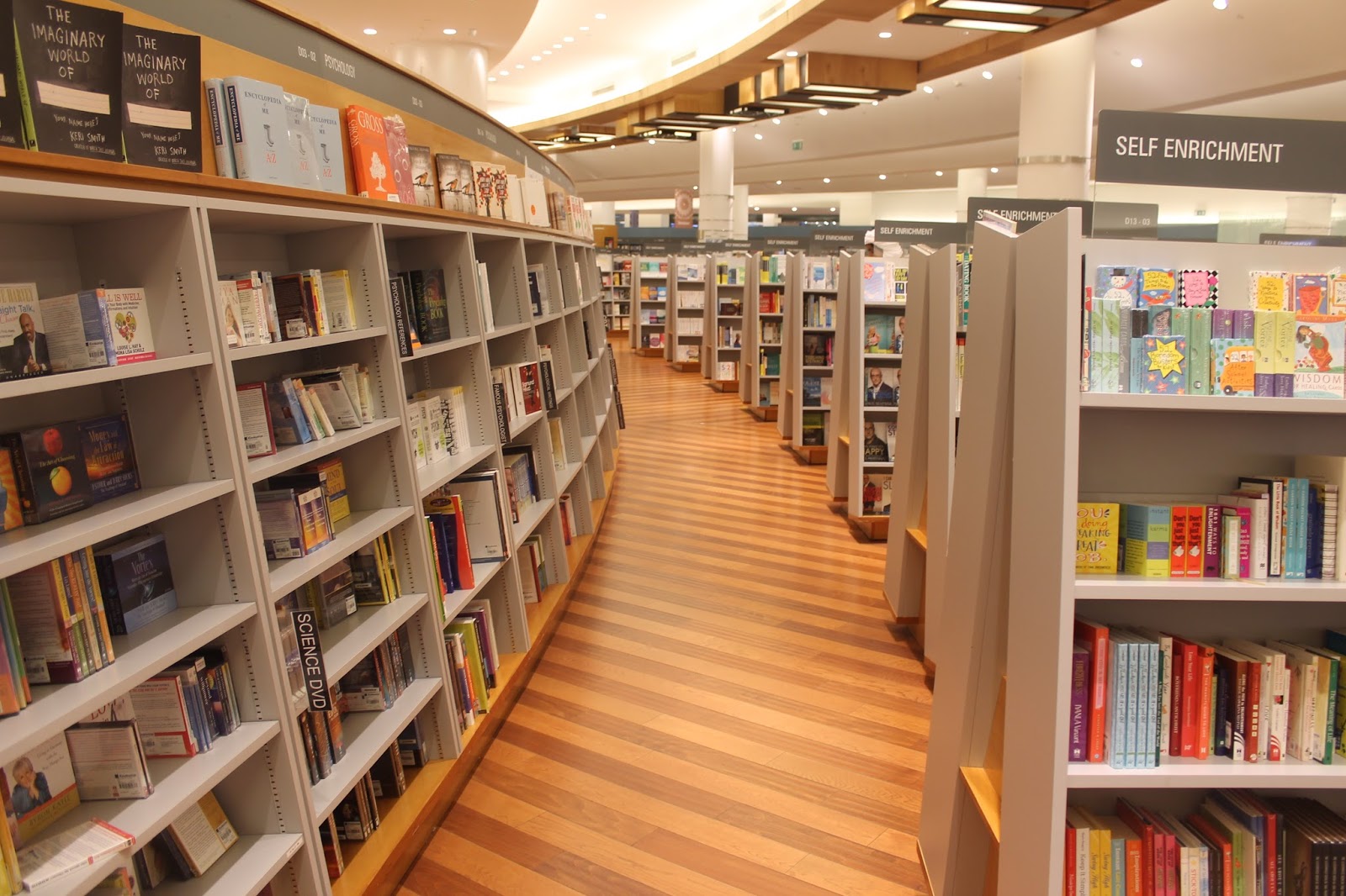 K A Y P E E by Kinokuniya, The Dubai Mall