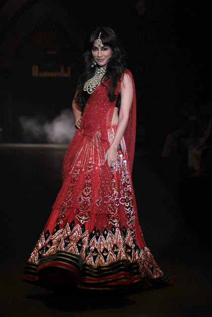 Chitranganda Singh walks for Hazoorilal at IIJW Delhi 2013