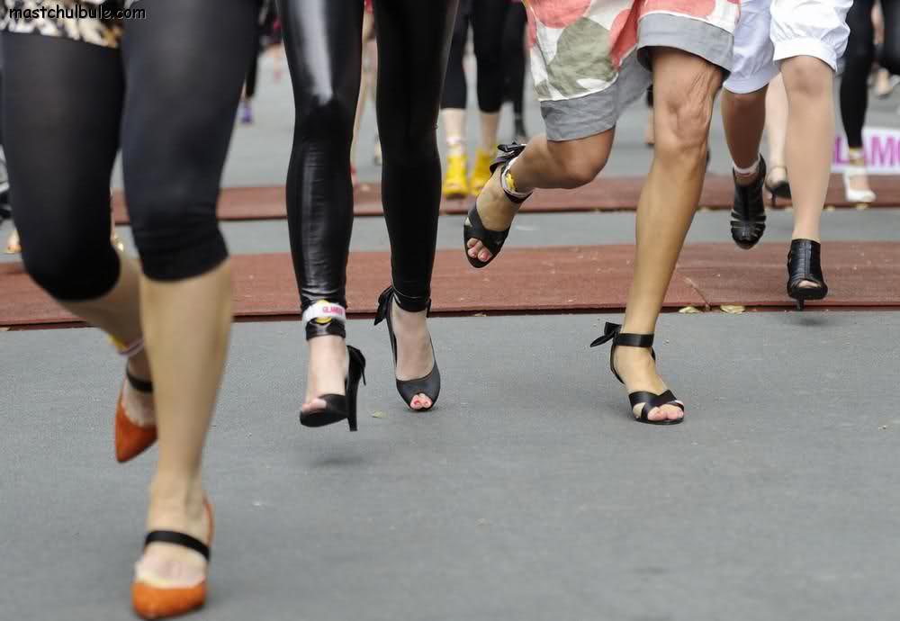 JhaKaaS piCs High Heel Race