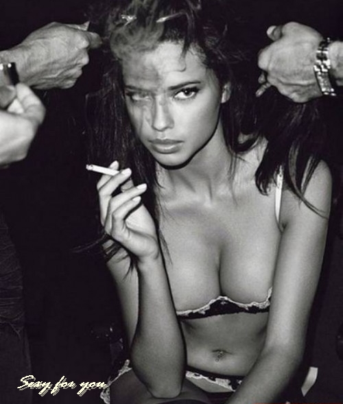 Chica_Fumando_Cigarritos_Calientes--x