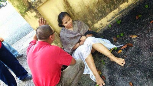 [5 Gambar] Gempar Wanita Tanpa Pakaian Di Balik Pulau