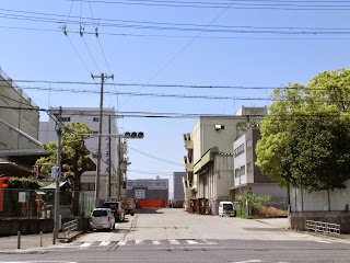石田の倉庫とサイロの風景
