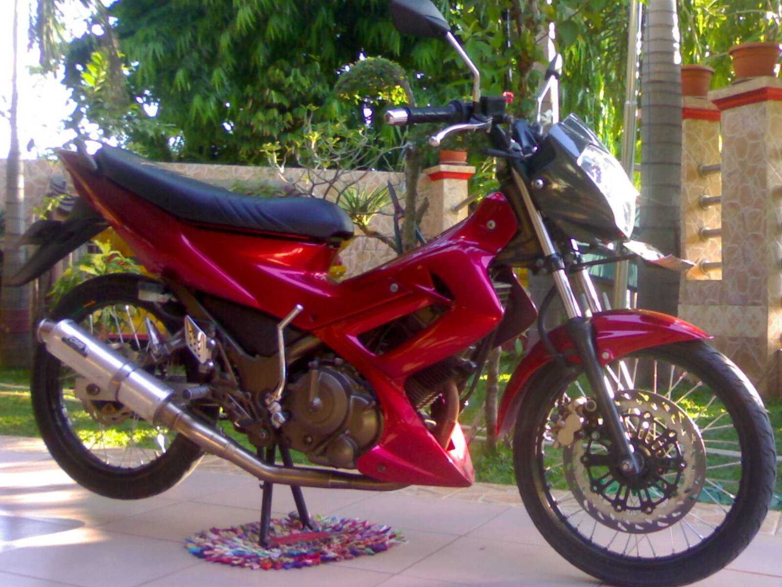 Modifikasi Yamaha R25 Warna Merah Modifikasi Yamaha R25 Warna Merah