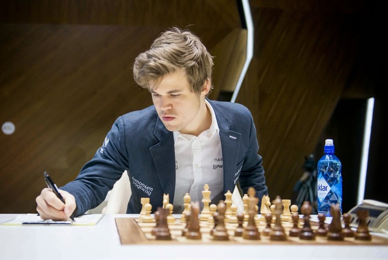Xadrez é arte - Fabiano Caruana em uma simultânea na Holanda!
