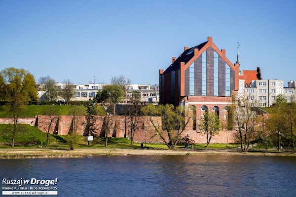 Malbork - Biblioteka i Centrum Edukacji w dawnej szkole łacińskiej
