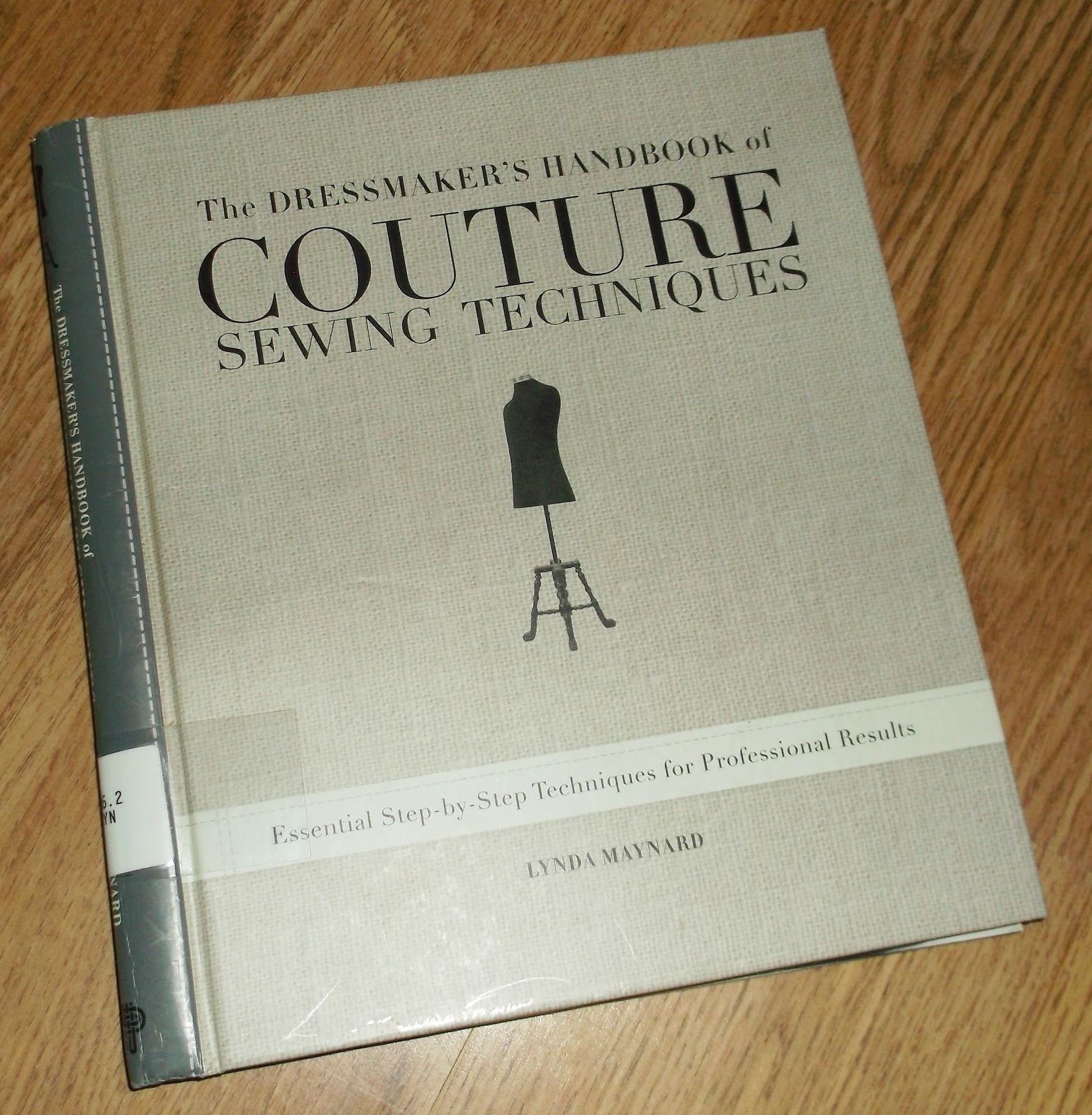 La Sewista! "Couture Sewing Techniques" Book Review