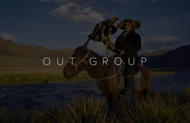 Contoh kelompok sosial in group dan out group