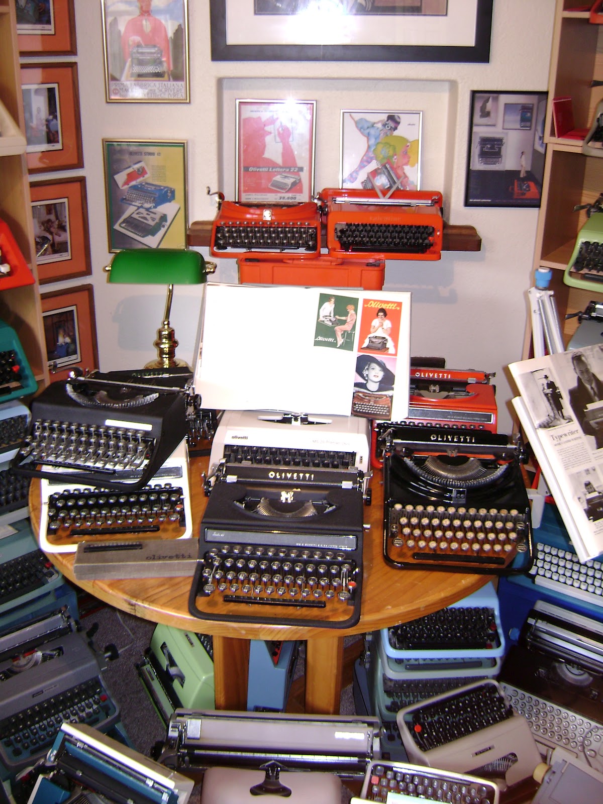 oz.Typewriter The Lucky Typewriter Country