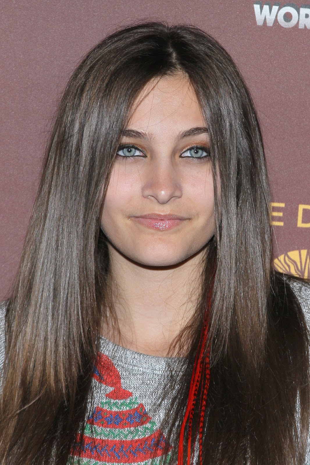 Is Paris Jackson Covering Her Hands on Red Carpet of 
