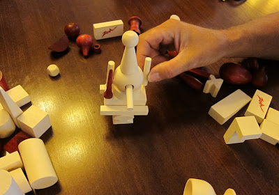 Bausack - A player placing another improbable piece on an improbable tower