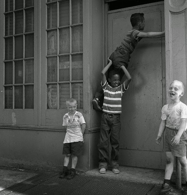 40 Stunning Black and White Photos Capture Everyday Life in New York