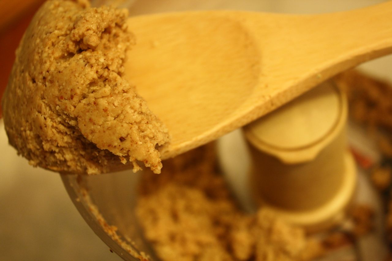 Run Hard Eat Clean DIY MondaysMake Your Own Almond Butter!