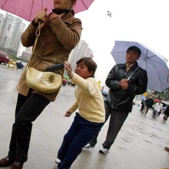 Anniesantiago Pickpockets And Other Tourist Scams