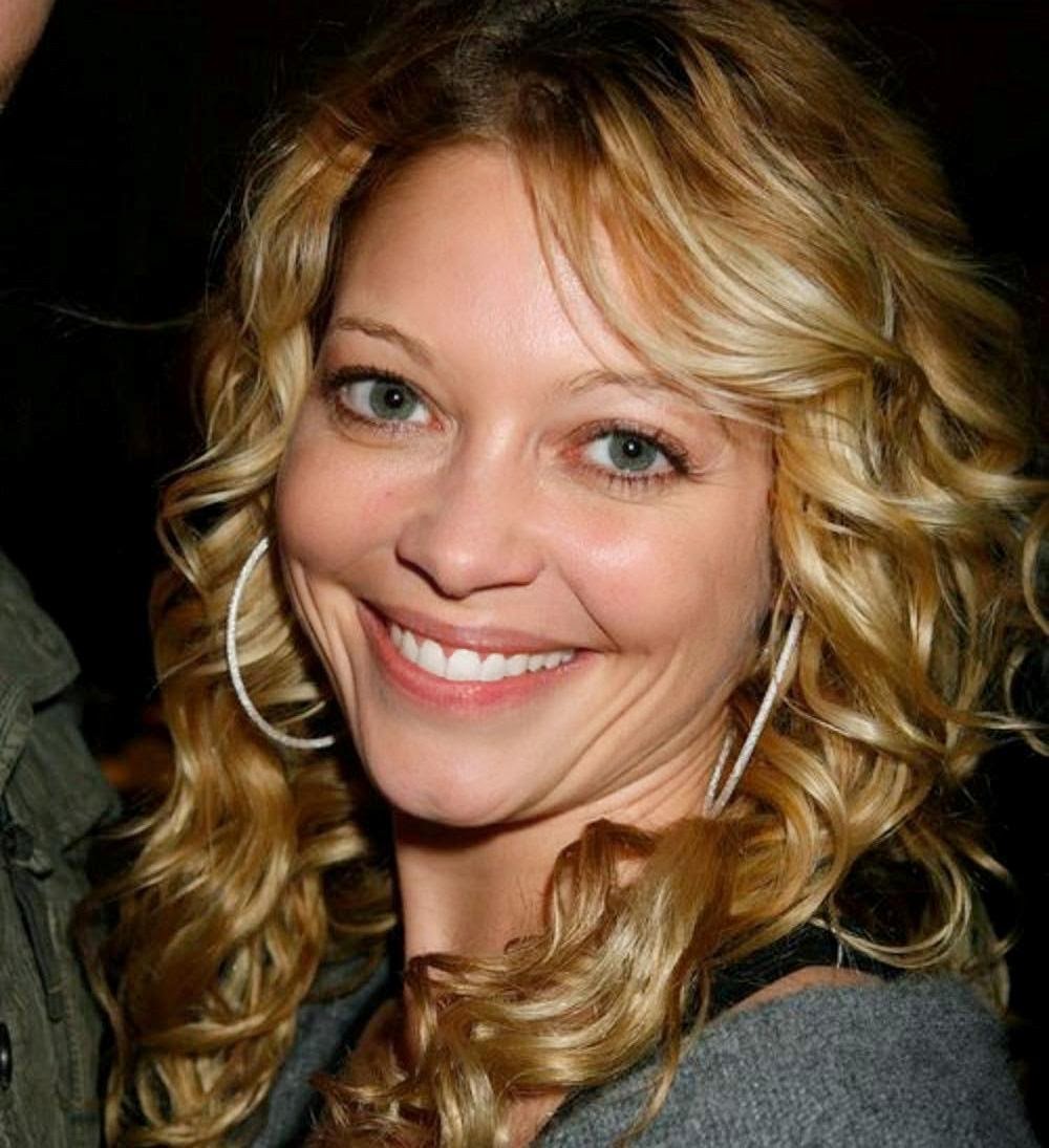 STARS WALLPAPER: Amanda Detmer Wallpapers Free Download