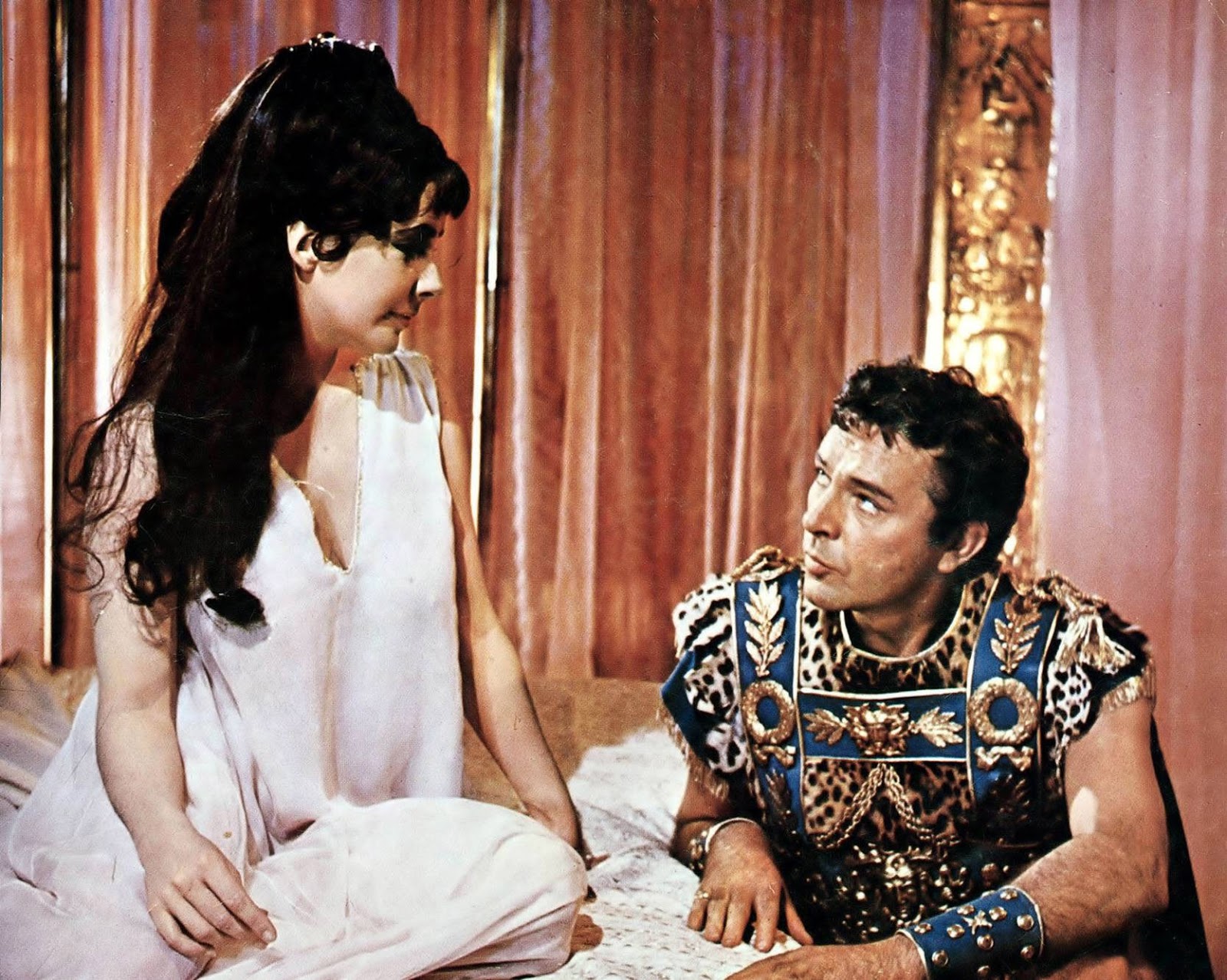 Cleopatra-1963-elizabeth-taylor-16282259-1667-1332.jpg