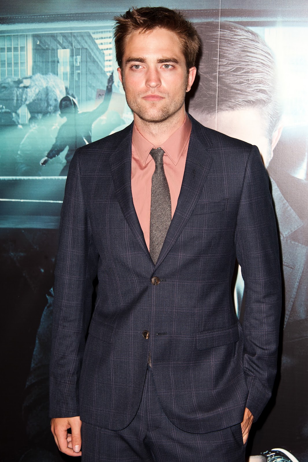 http://3.bp.blogspot.com/-zYtwSISJR9U/T8eM0jSJq6I/AAAAAAAABt8/MePLXNAFeIo/s1600/pattinsonlifecosmoparis2012+%289%29.jpg