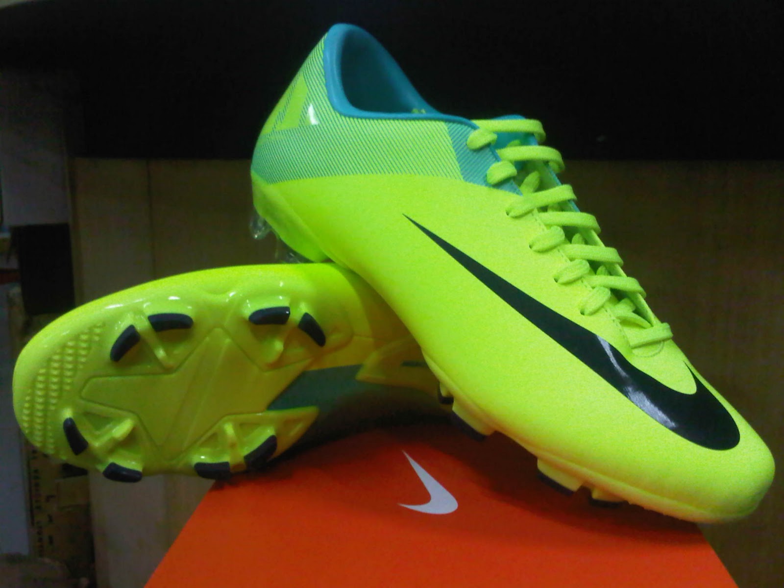 Jual Sepatu Bola Original: Sepatu Sepak Bola Nike Mercurial Victory II