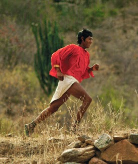 running solutions running form and heel strike of the tamahumara tarahumara running form
