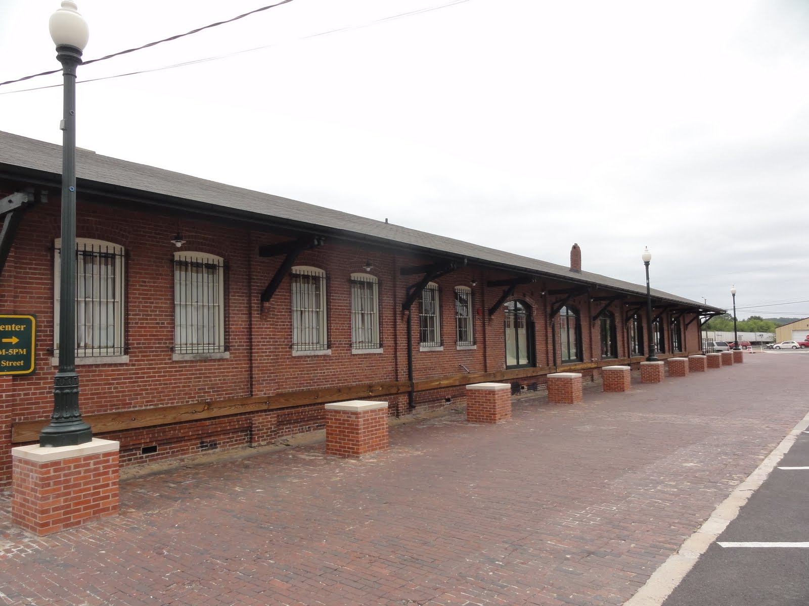 Andrew's Depot Dalton, Downtown