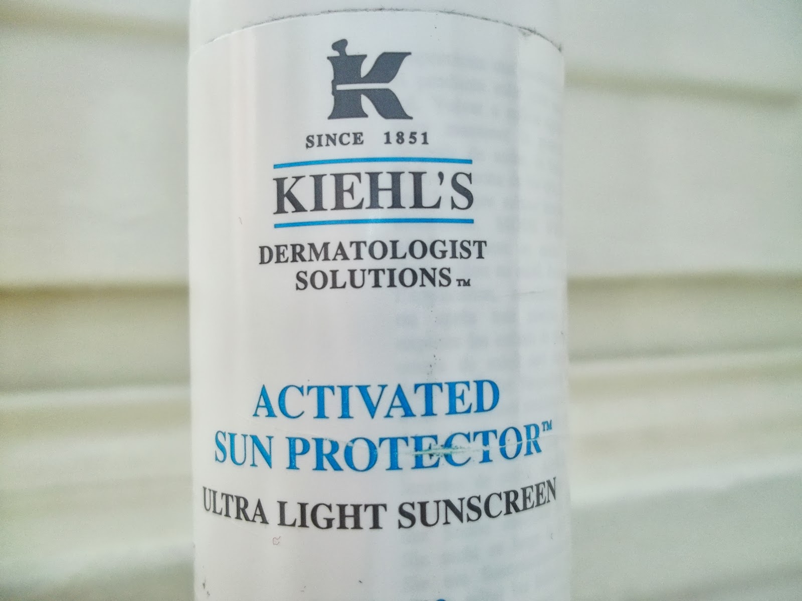 A Weekend Without Make Up Activated Sun Protector per il corpo di Kiehl's