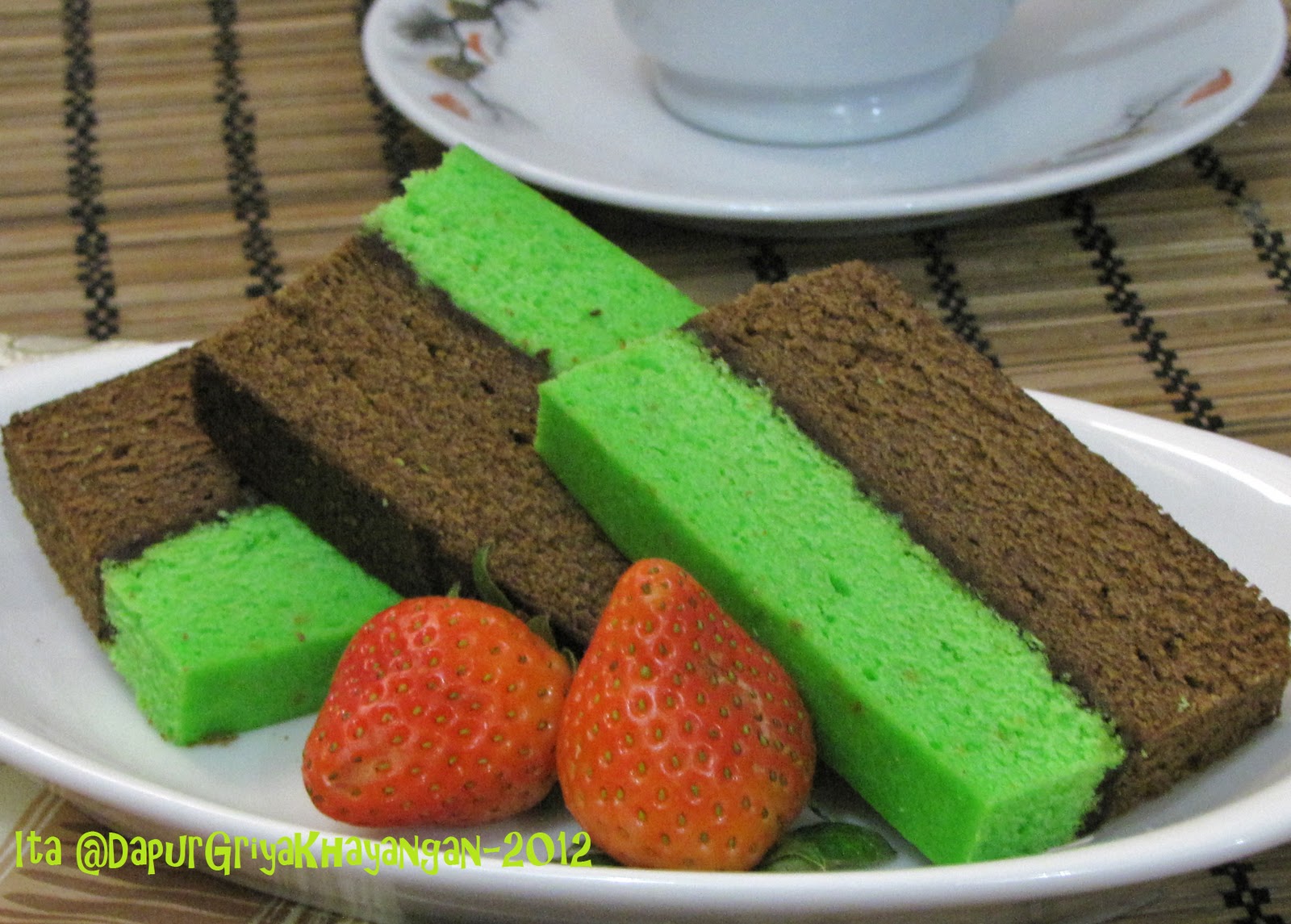 Dapur Griya Khayangan Brownies Kukus Pandan Coklat