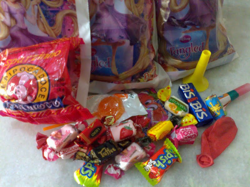 DOLORES DOCES E SALGADOS POR ENCOMENDA: Sacolinha-Surpresa