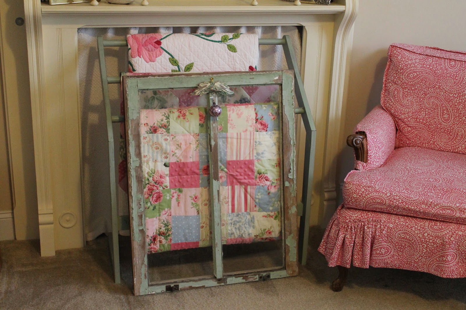 Dens gens Creatifs QUILT RACK FOR SPRING FIREPLACE DISPLAY