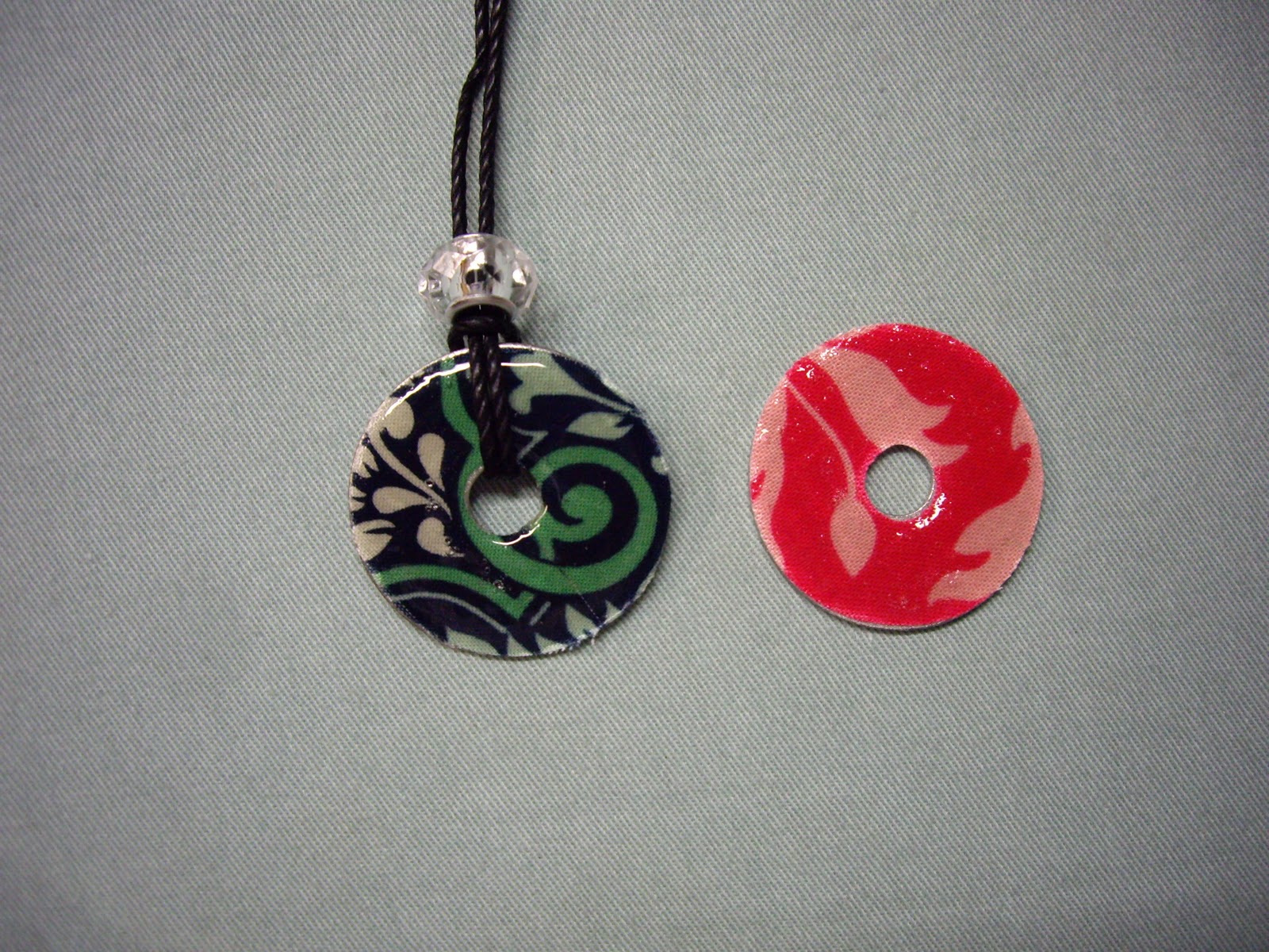 Material Girls Quilts Washer necklace tutorial