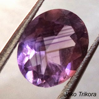 Berlian di Ujung Jari: Panduan Lengkap Jual Permata Online