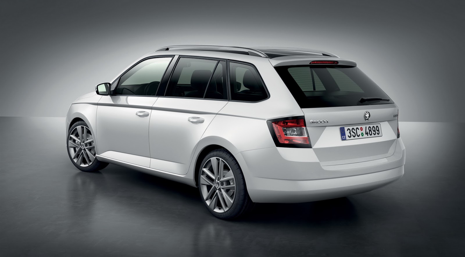 New-Skoda-Fabia-Combi-Carscoops3.jpg