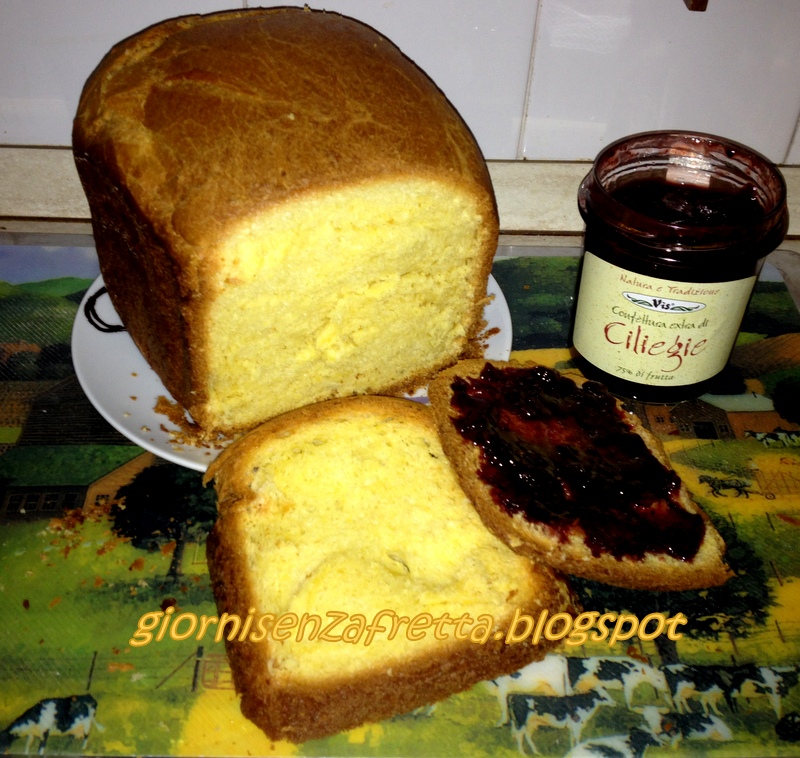 Panbrioche con macchina del pane