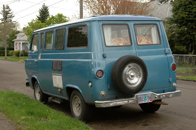 1962-Ford-E-Series-Econoline-Travel-Wagon-Camper-Van.