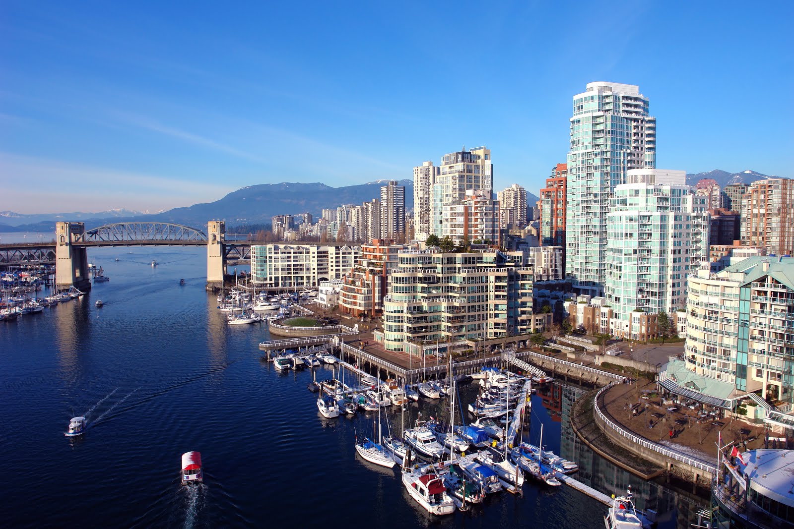 Ciudad de Vancouver, Canadá. (Vista desde el puerto)